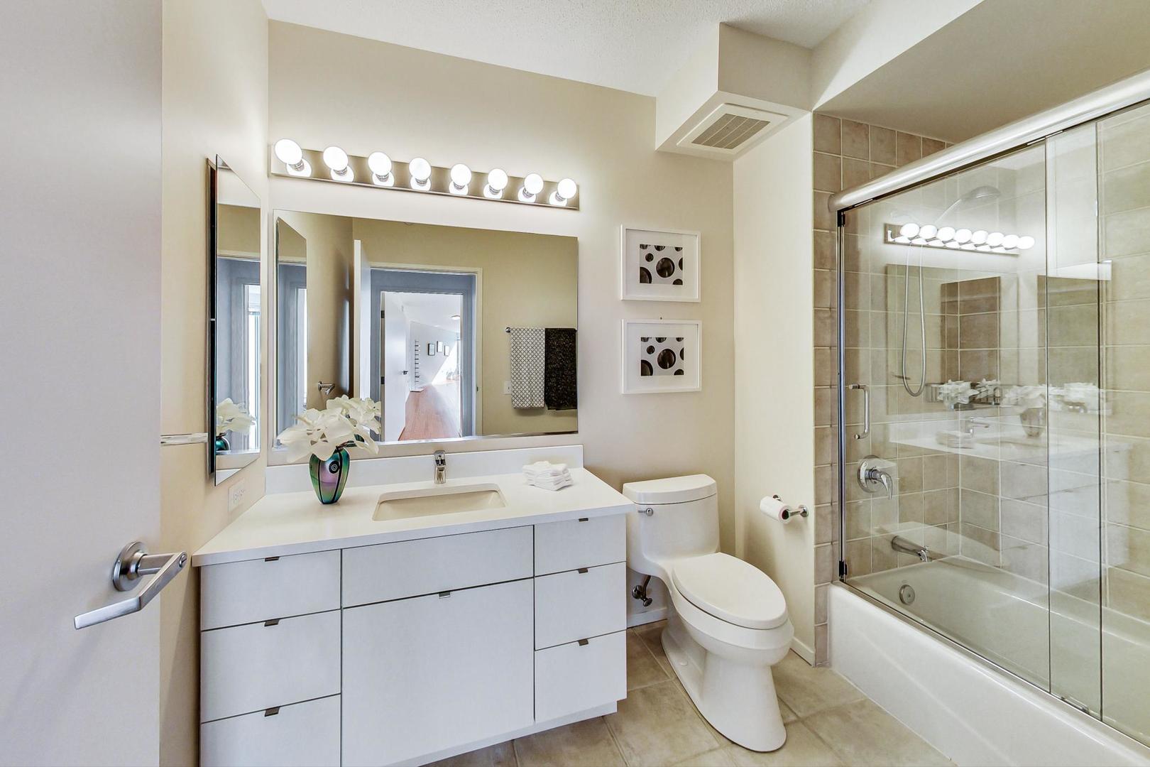 1720 Maple Avenue, Unit 2740 Evanston, IL 60201 - Photo 25 of 63 a bathroom with a sink a toilet and shower