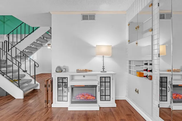 $299,999 | 6687 Greenback Lane, Citrus Heights, CA 95621