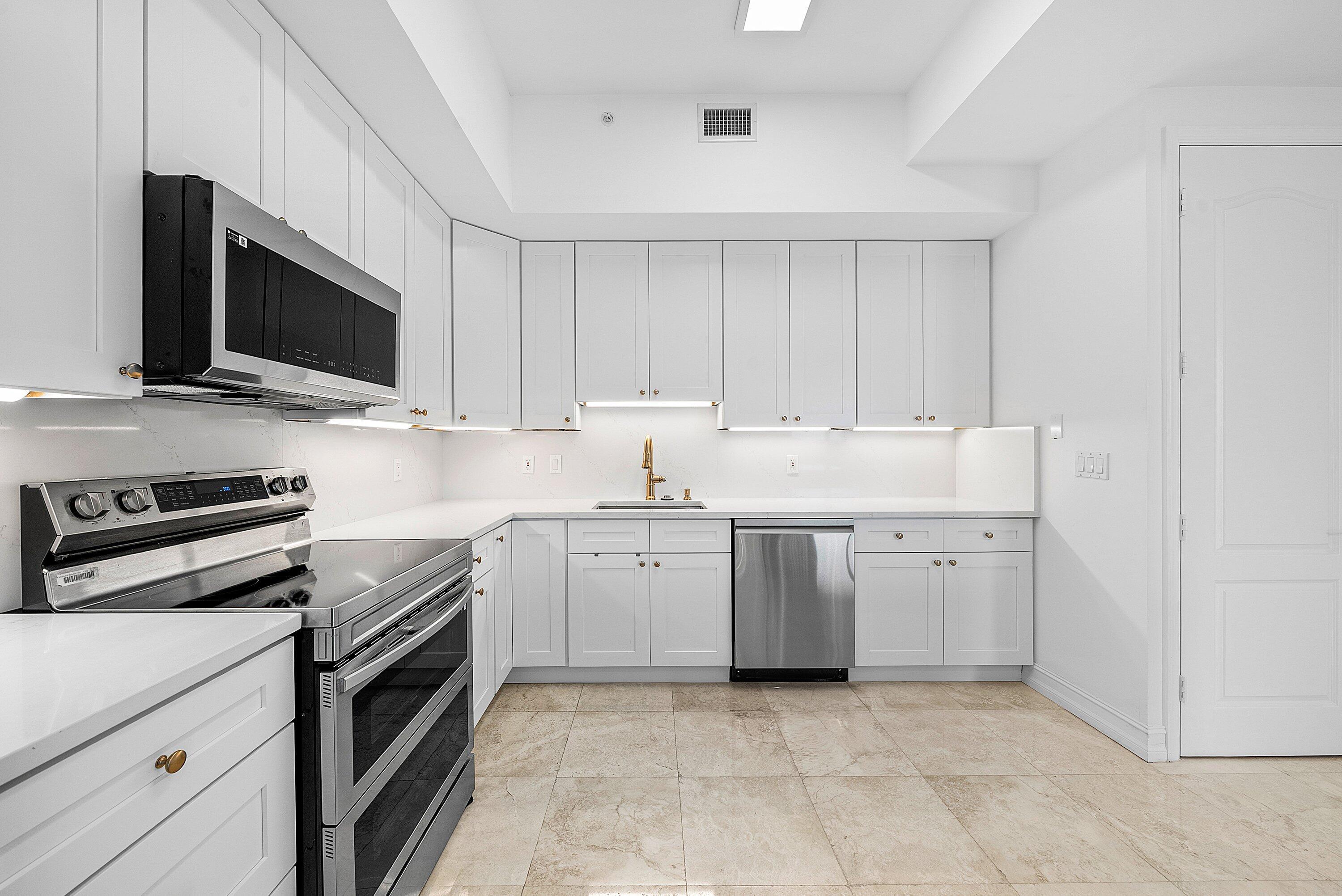 550 Southeast Mizner Boulevard, Unit B906 Boca Raton, FL 33432 - Photo 11 of 59 550 SE Mizner Blvd B906 Boca Raton FL 33