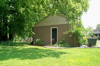 701 3rd Avenue West Springfield, TN 37172 - Photo 19 of 20 THIS GARAGE HAS PLENTY OF ROOM FOR 2 LARGE VEHICLES!