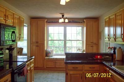 701 3rd Avenue West Springfield, TN 37172 - Photo 7 of 20 LOVELY BUILT IN WINDOW SEAT WITH ADDED STORAGE! TAKE A MOMENT AND ENJOY YOUR FIRST CUP OF COFFEE HERE EACH MORNING!