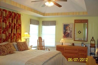 701 3rd Avenue West Springfield, TN 37172 - Photo 8 of 20 MASTER BEDROOM FEATURES TREY CEILING AND GORGEOUS COLORS!