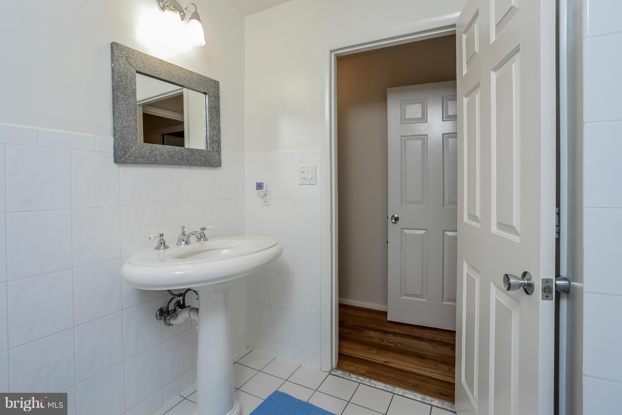 18908 Woodburn Road Leesburg, VA 20175 - Photo 13 of 24 Guest Suite