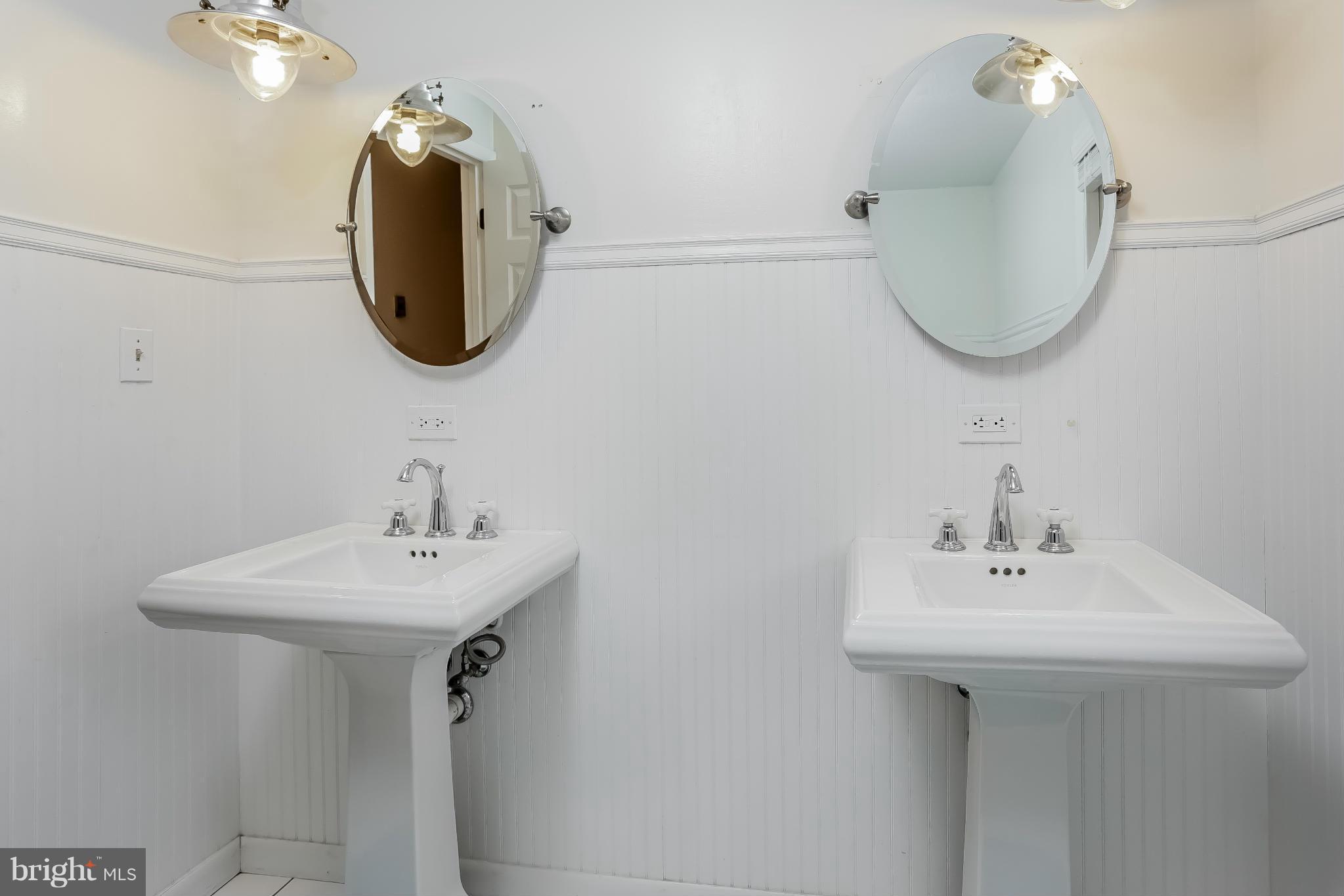 18908 Woodburn Road Leesburg, VA 20175 - Photo 15 of 24 Bath