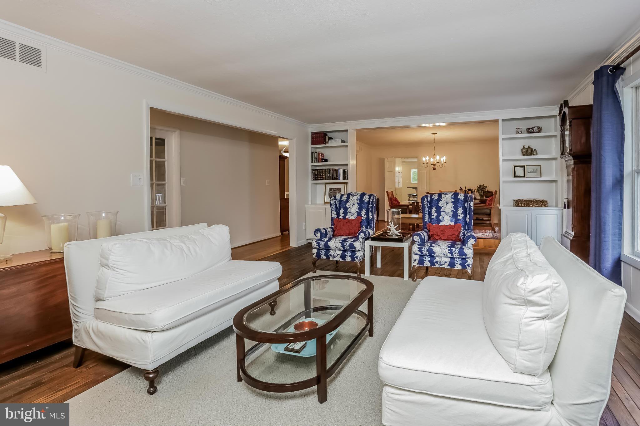 18908 Woodburn Road Leesburg, VA 20175 - Photo 6 of 24 Living Room