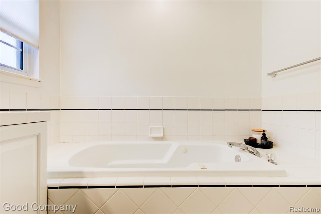 2656 Crooks Road Royal Oak, MI 48073 - Photo 30 of 48