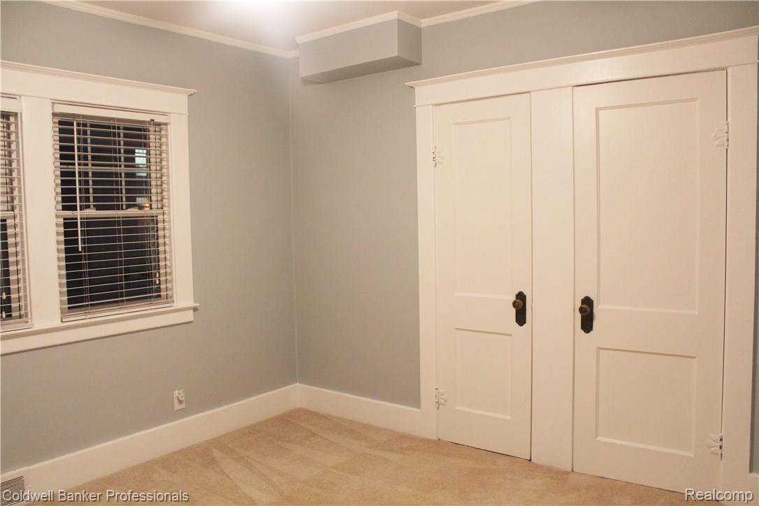 603 West University Drive Rochester, MI 48307 - Photo 23 of 41 Another huge bedroom, note; hardwood floors under carpet and old-world details