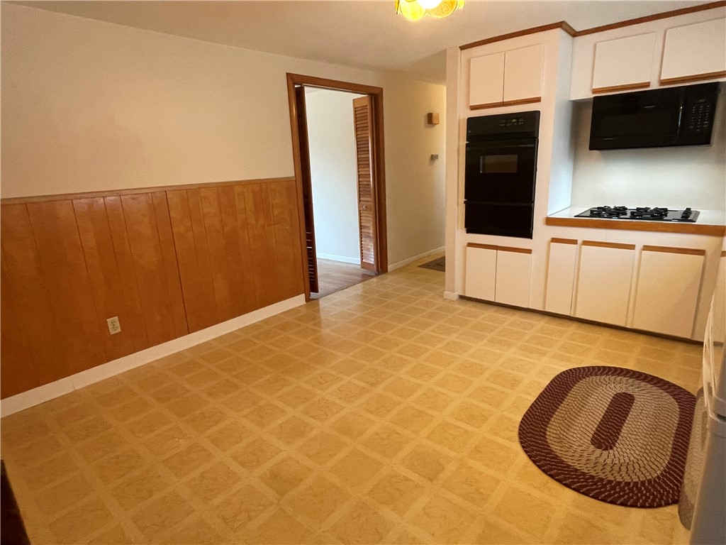 188 Fair Street Warwick, RI 02888 - Photo 11 of 22