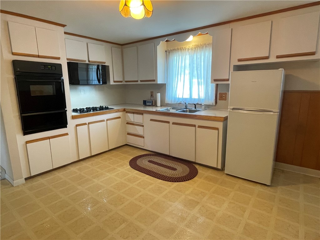 188 Fair Street Warwick, RI 02888 - Photo 8 of 22