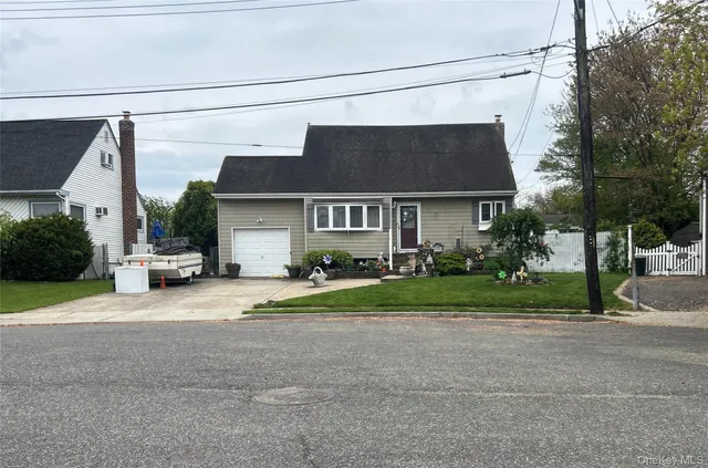 $660,000 | 34 Karen Street, West Babylon, NY 11704