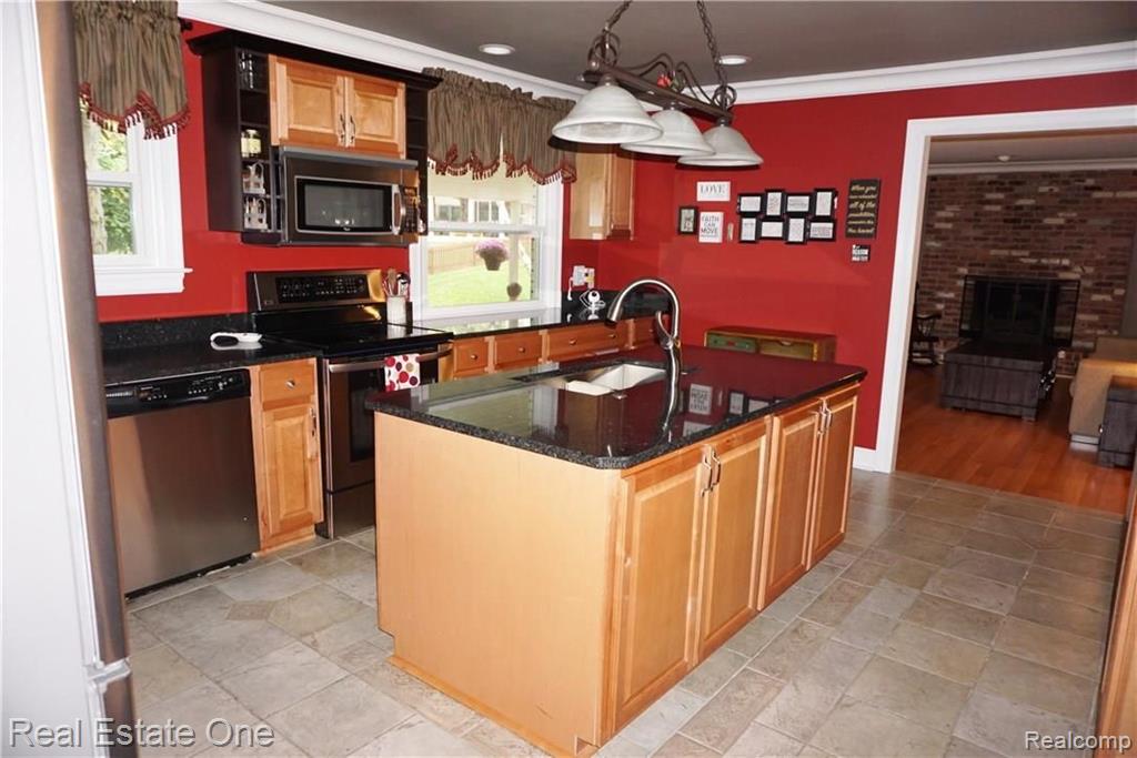 1620 Oakstone Drive Rochester Hills, MI 48309 - Photo 7 of 32