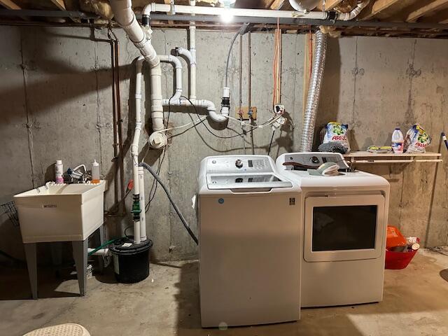 89 Mitchells Way Hyannis, MA 02601 - Photo 28 of 33 a utility room with dryer and washer
