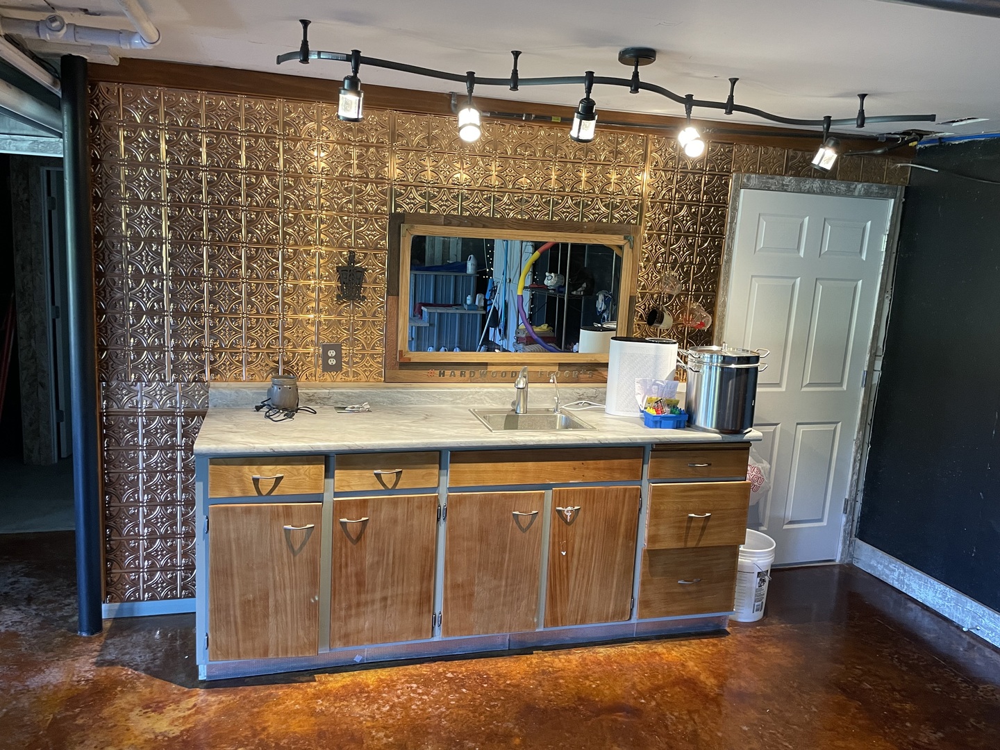 2365 West Southmor Road Morris, IL 60450 - Photo 20 of 25 a kitchen with stainless steel appliances granite countertop a stove and a refrigerator