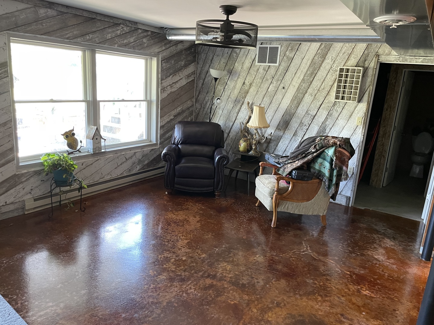 2365 West Southmor Road Morris, IL 60450 - Photo 21 of 25 a living room with furniture and a window
