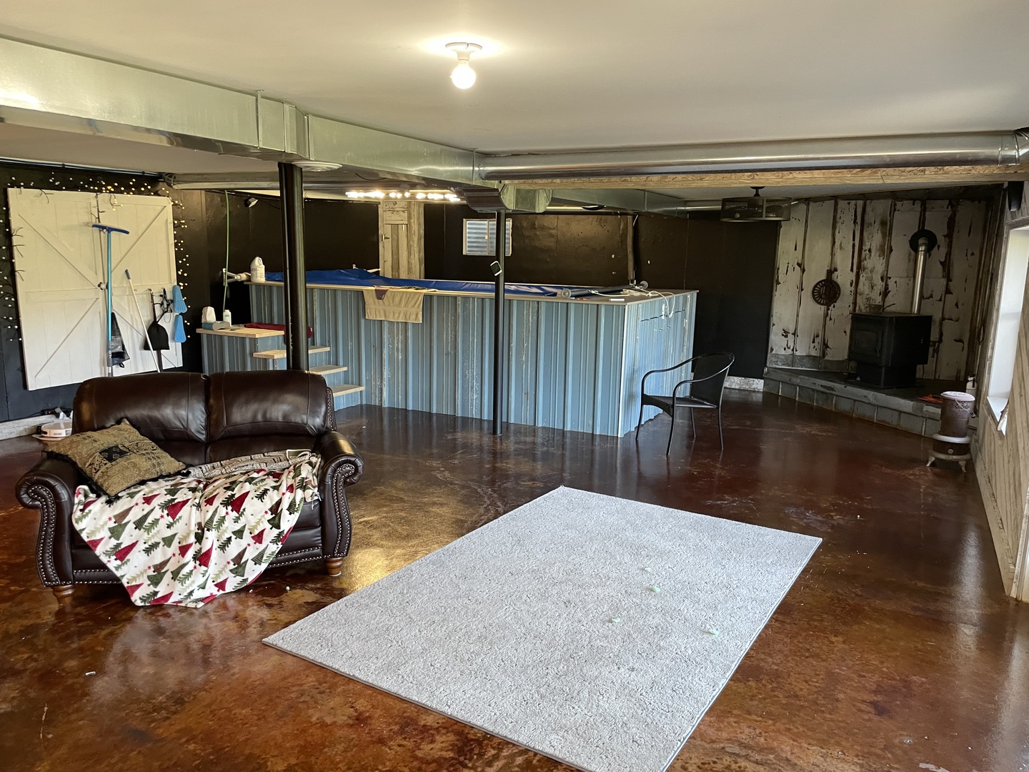 2365 West Southmor Road Morris, IL 60450 - Photo 22 of 25 a living room with furniture and a table
