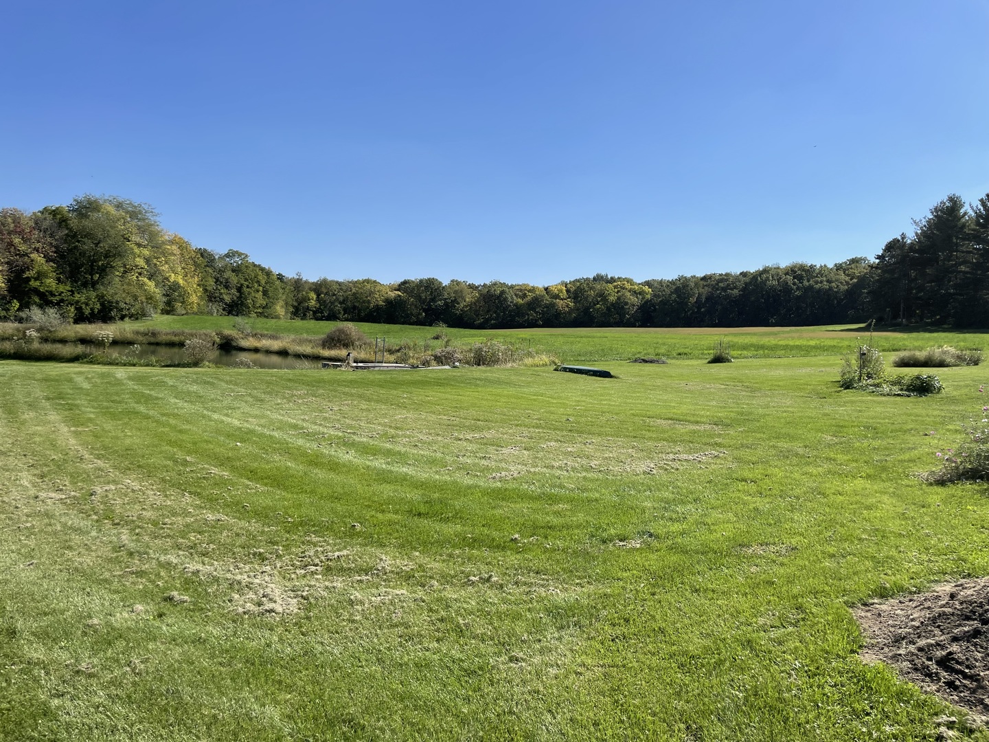 2365 West Southmor Road Morris, IL 60450 - Photo 9 of 25 a view of an ocean from a yard
