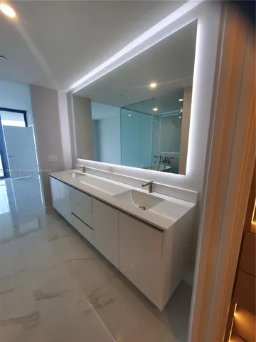 $20,000 | 700 Northeast 24th Street, Unit 1101, Miami, FL 33137