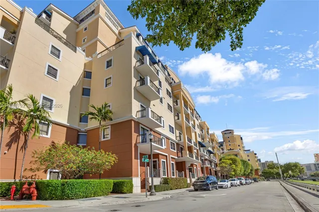 $2,900 | 8395 Southwest 73rd Avenue, Unit 105, Miami, FL 33143