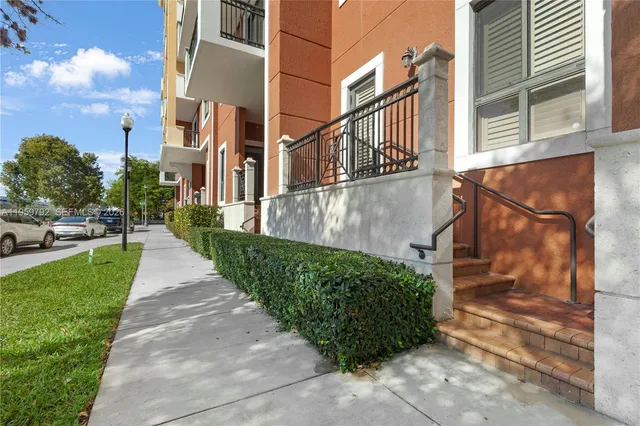 $2,900 | 8395 Southwest 73rd Avenue, Unit 105, Miami, FL 33143