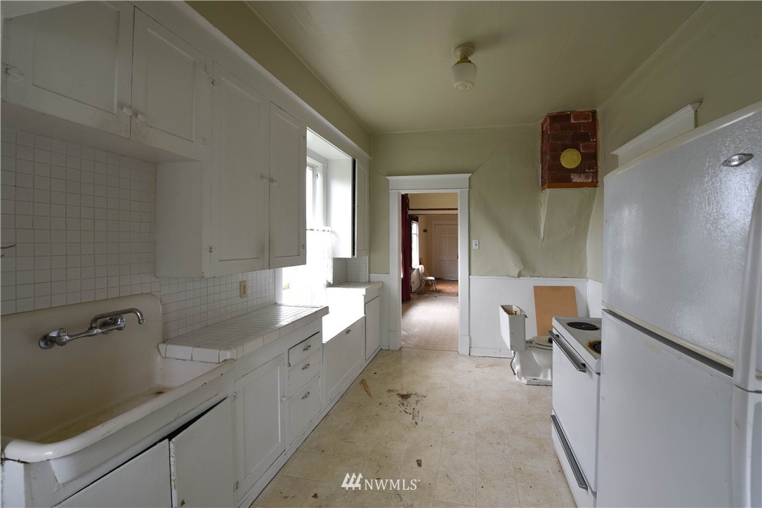 1531 Rockefeller Avenue Everett, WA 98201 - Photo 2 of 19