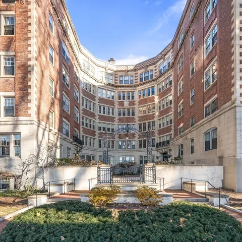 $2,100,000 | 985 Memorial Drive, Unit 303, Cambridge, MA 02138