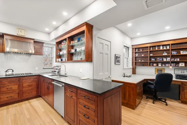 $2,100,000 | 985 Memorial Drive, Unit 303, Cambridge, MA 02138