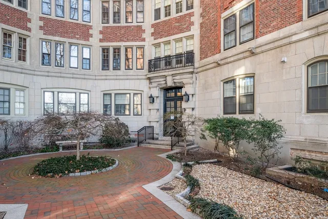 $2,100,000 | 985 Memorial Drive, Unit 303, Cambridge, MA 02138