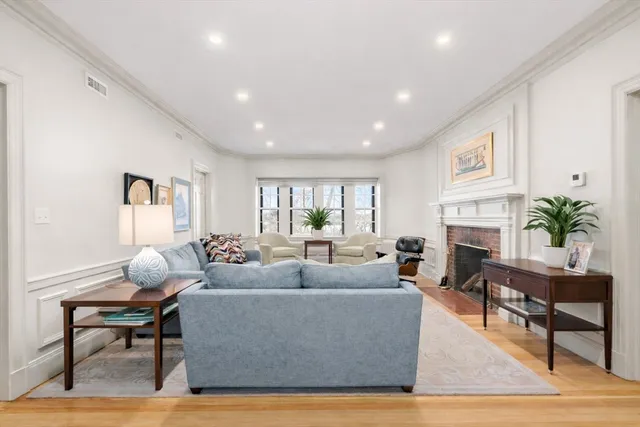 $2,100,000 | 985 Memorial Drive, Unit 303, Cambridge, MA 02138