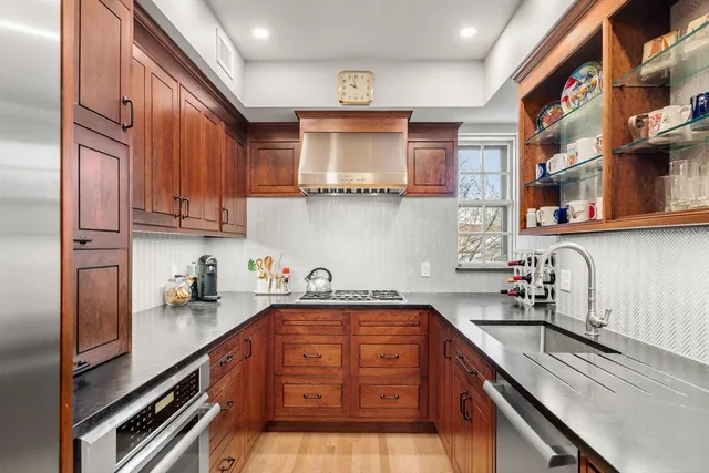 $2,100,000 | 985 Memorial Drive, Unit 303, Cambridge, MA 02138