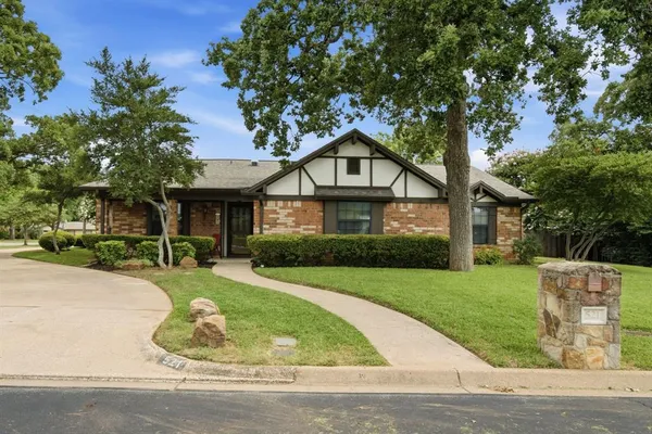 $420,000 | 521 West Louella Drive, Hurst, TX 76054