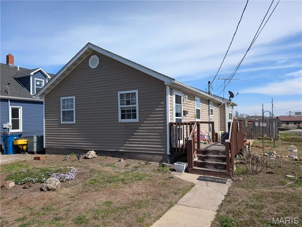 $85,000 | 112 Virginia Street, East Alton, IL 62024