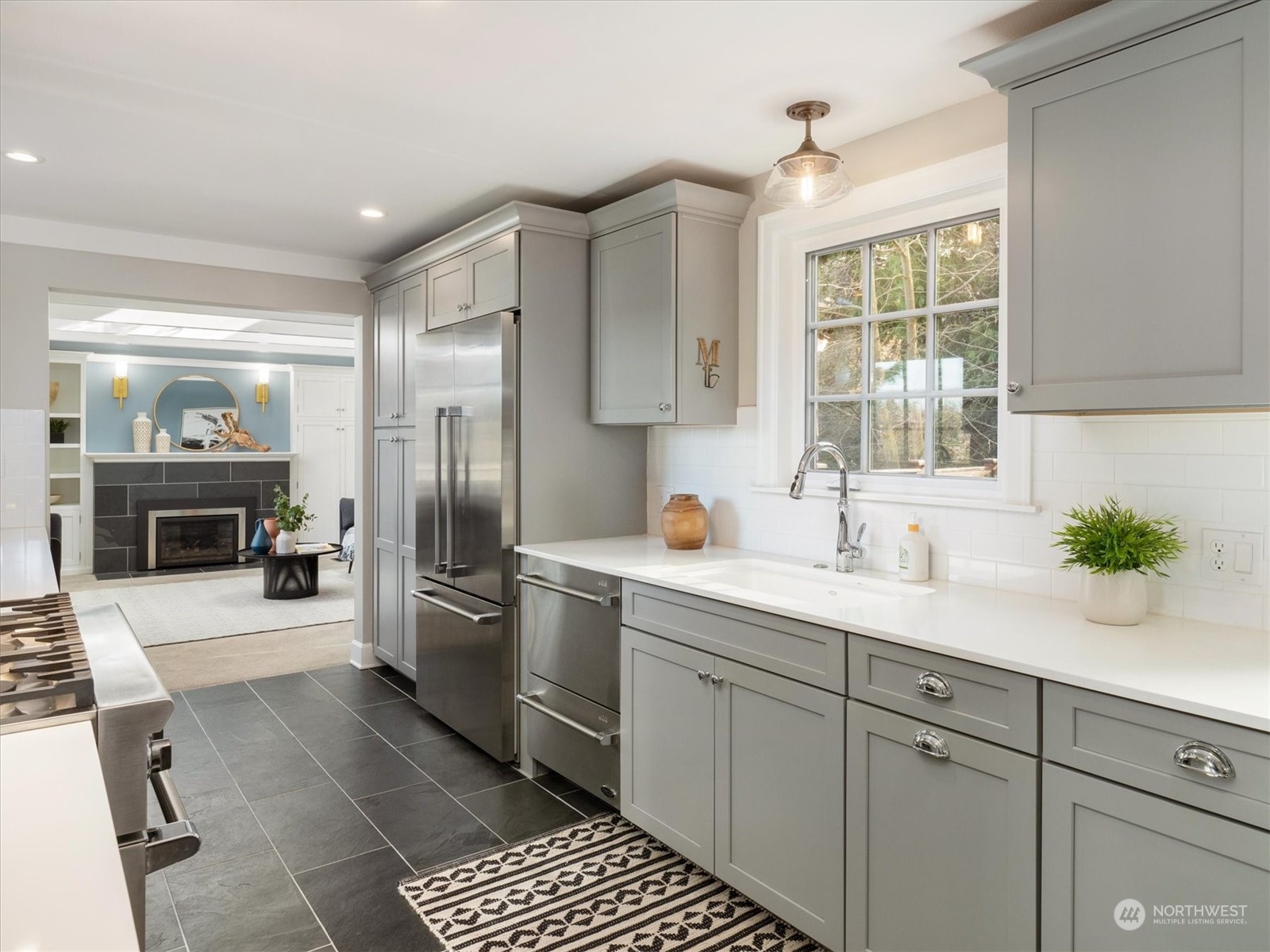 3747 West Commodore Way Seattle, WA 98199 - Photo 15 of 40 Gallery Image 15