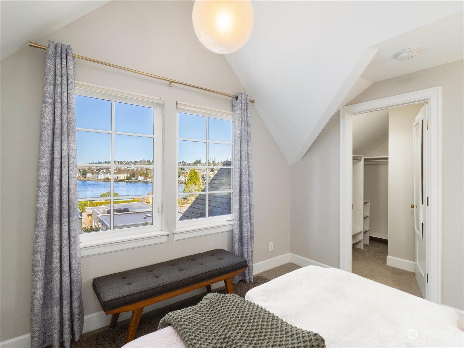 3747 West Commodore Way Seattle, WA 98199 - Photo 23 of 40 Gallery Image 23