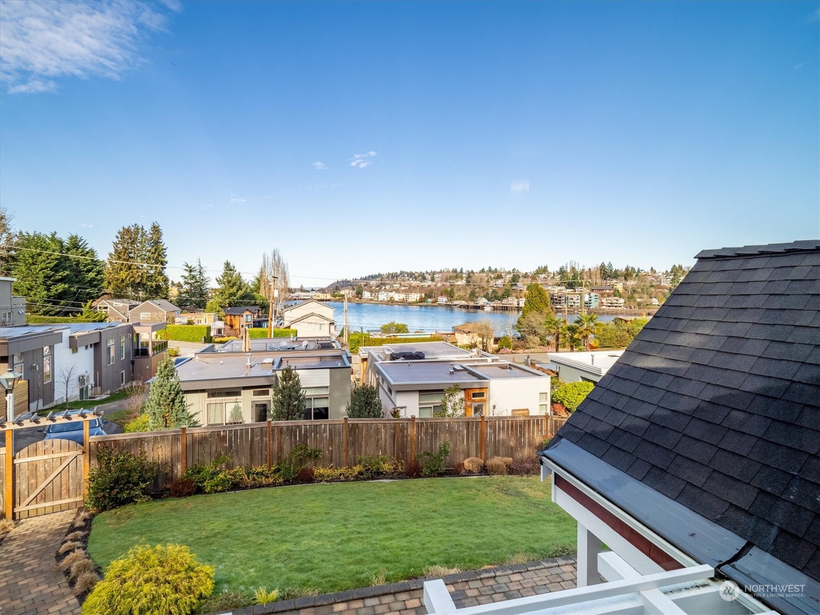 3747 West Commodore Way Seattle, WA 98199 - Photo 24 of 40 Gallery Image 24