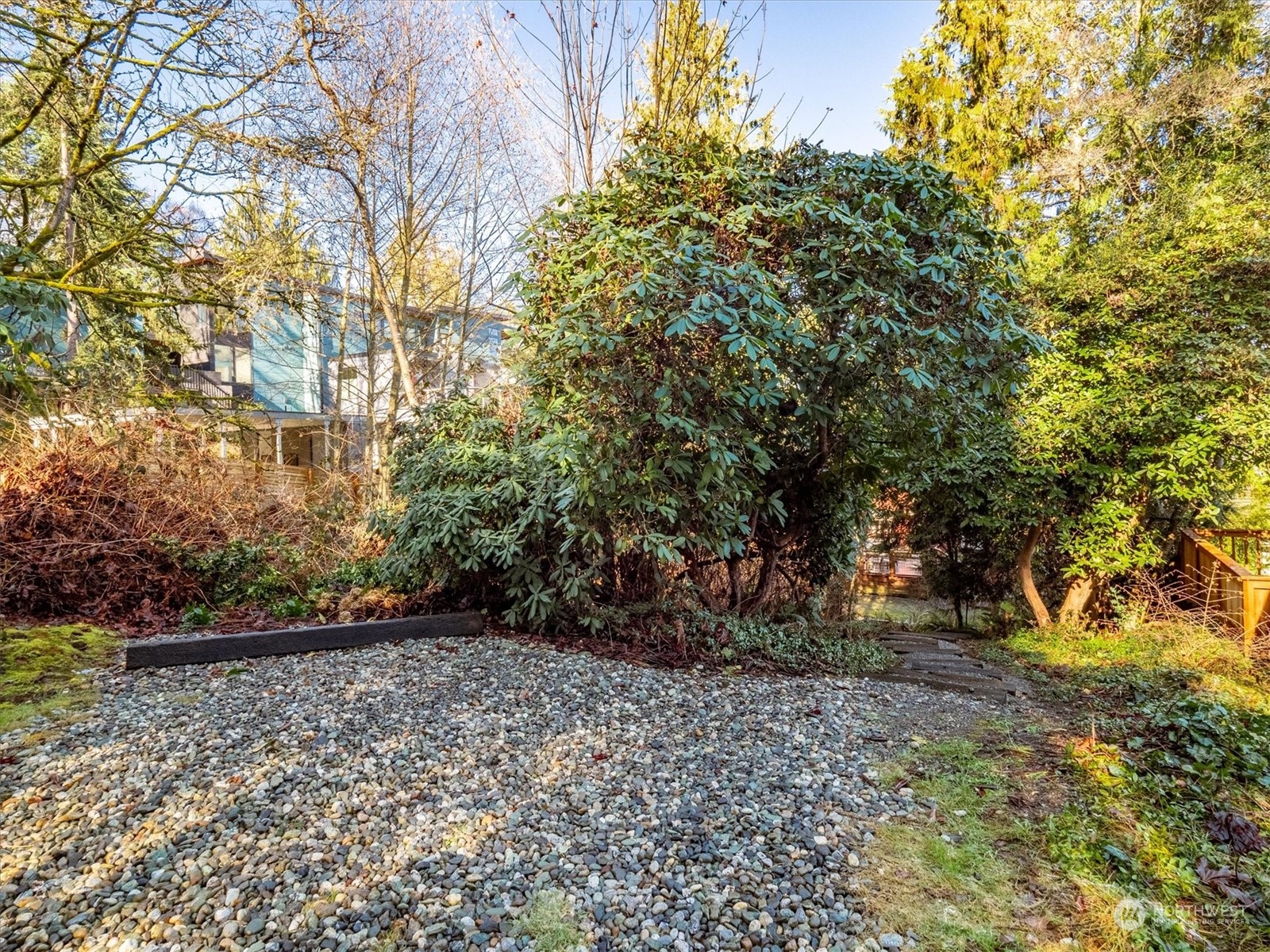 3747 West Commodore Way Seattle, WA 98199 - Photo 34 of 40 Gallery Image 34