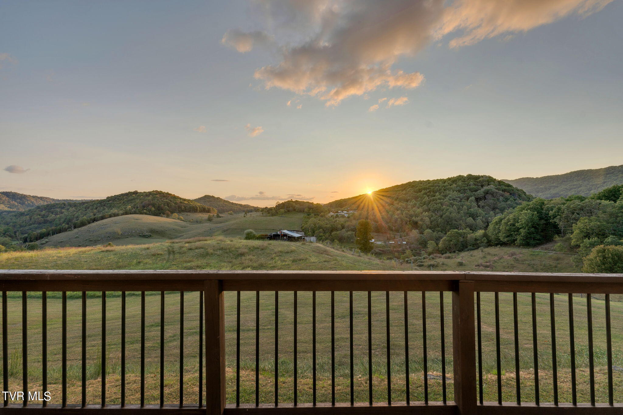 3502 Clarks Valley Road Swords Creek, VA 24649 - Photo 62 of 65 37-web-or-mls-DSC09855