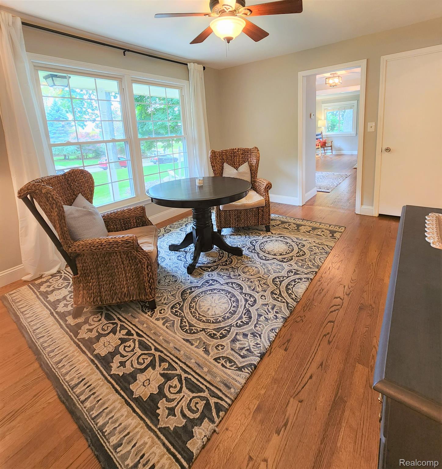2990 Hillendale Drive Rochester, MI 48309 - Photo 15 of 32 Dining room with lg. window for natural light.