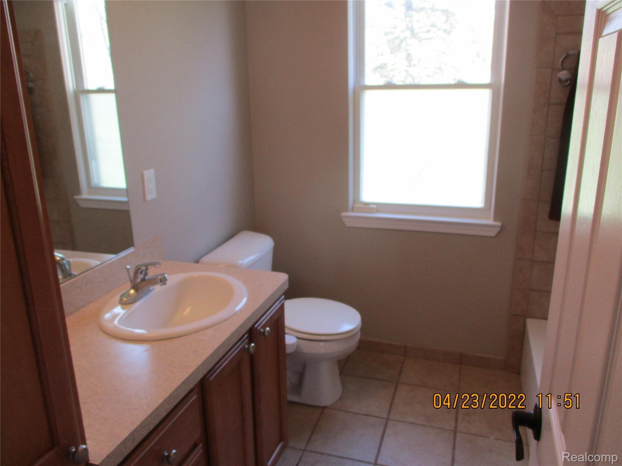 25890 Farmbrook Road Southfield, MI 48034 - Photo 8 of 20 BATHROOM 11.JPG