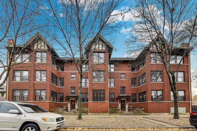 $325,000 | 3951 West Waveland Avenue, Unit 2, Chicago, IL 60618