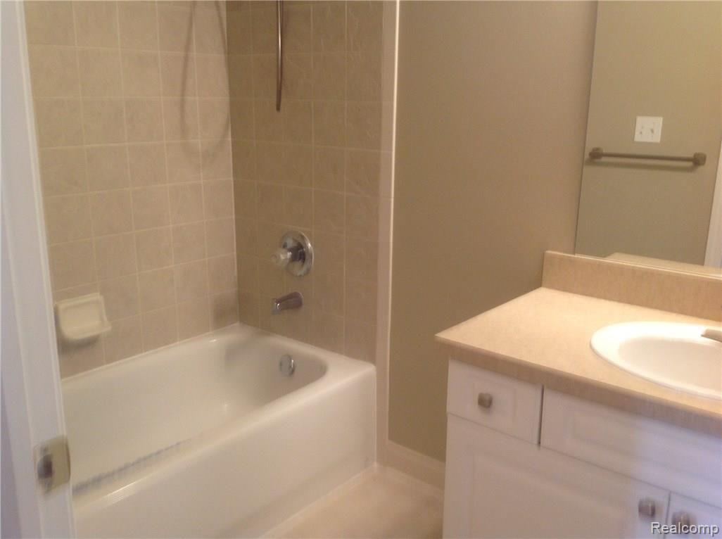 3538 Oakmonte Boulevard, Unit 109 Rochester, MI 48306 - Photo 15 of 22 IMG_1950.JPG