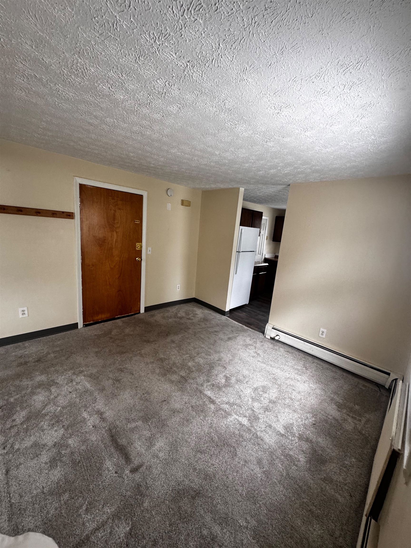 562 Lake Avenue Manchester, NH 03103 - Photo 3 of 11