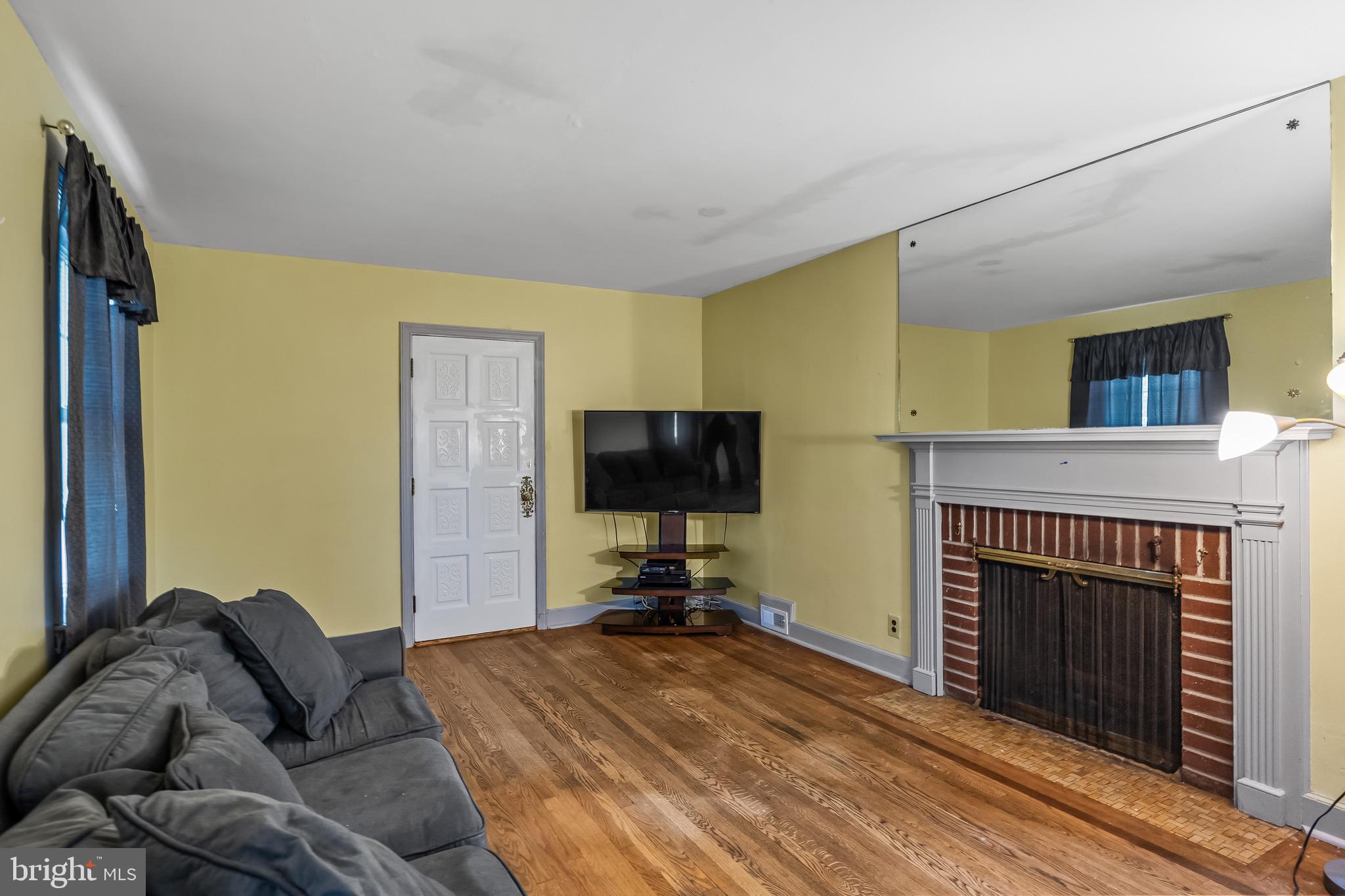 136 Sheridan Road Hamilton, NJ 08619 - Photo 3 of 33 Gallery Image 3