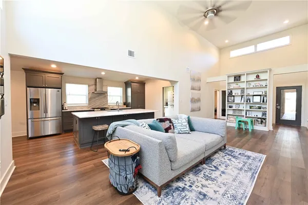 $2,400 | 18 Forest Drive, College Station, TX 77840