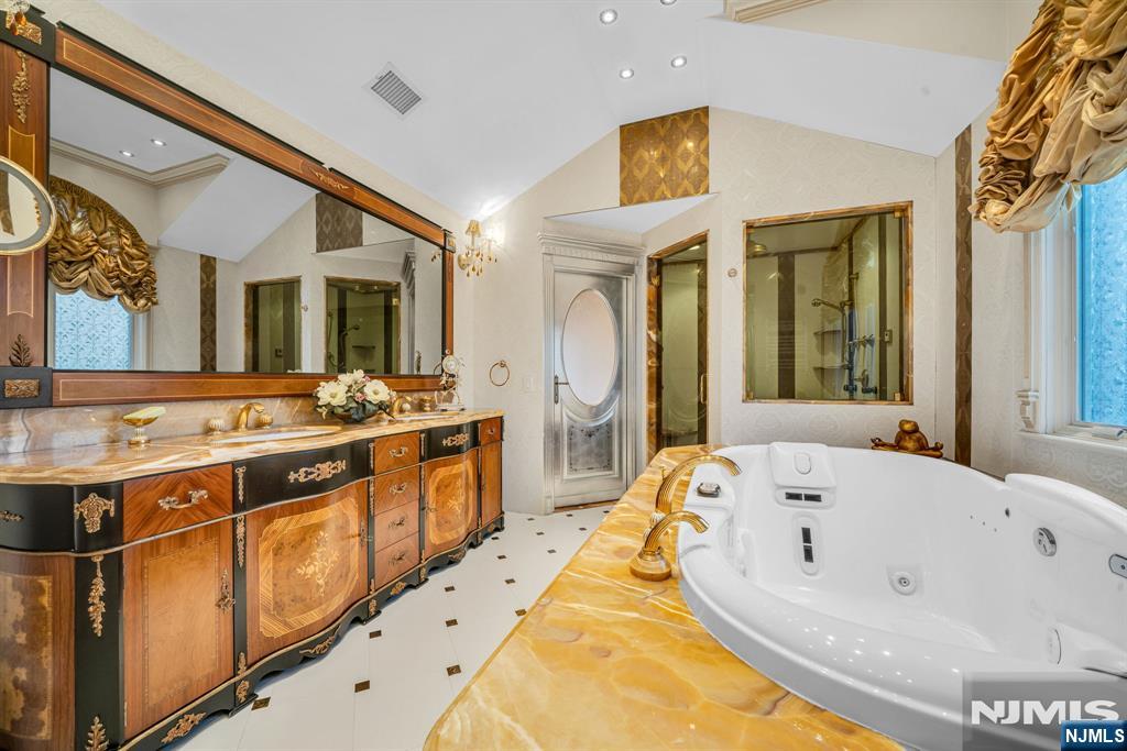 1088 Dearborn Road Fort Lee, NJ 07024 - Photo 34 of 49 Gallery Image 34