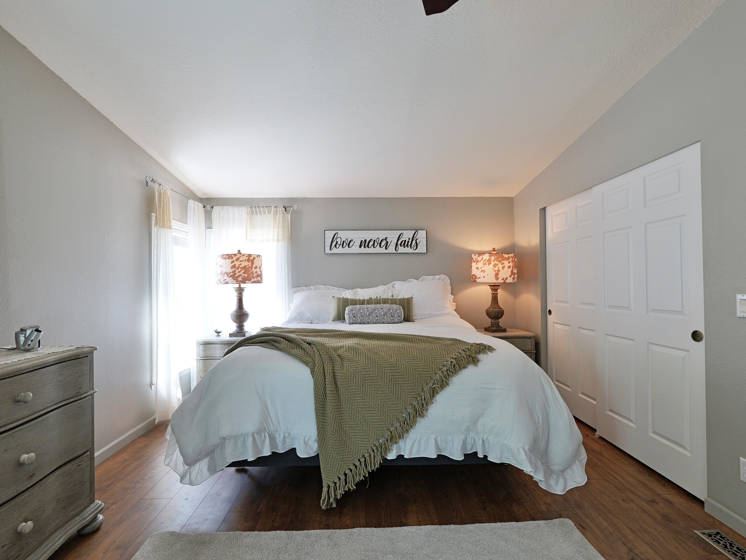 150 Castaline Place Shady Cove, OR 97539 - Photo 26 of 83 Primary Bedroom