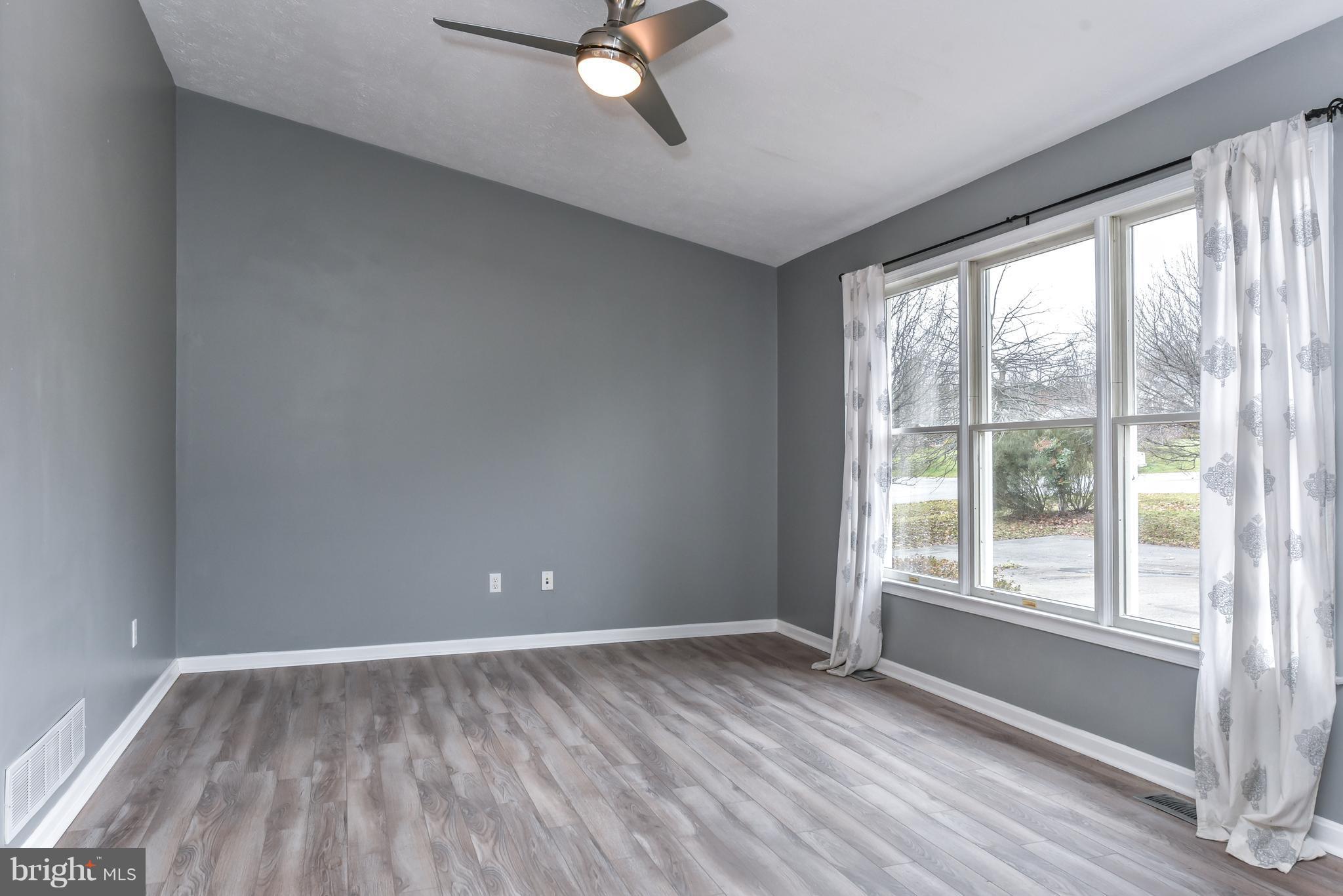 165 Country Side Loop Elkton, MD 21921 - Photo 3 of 22 Living Room