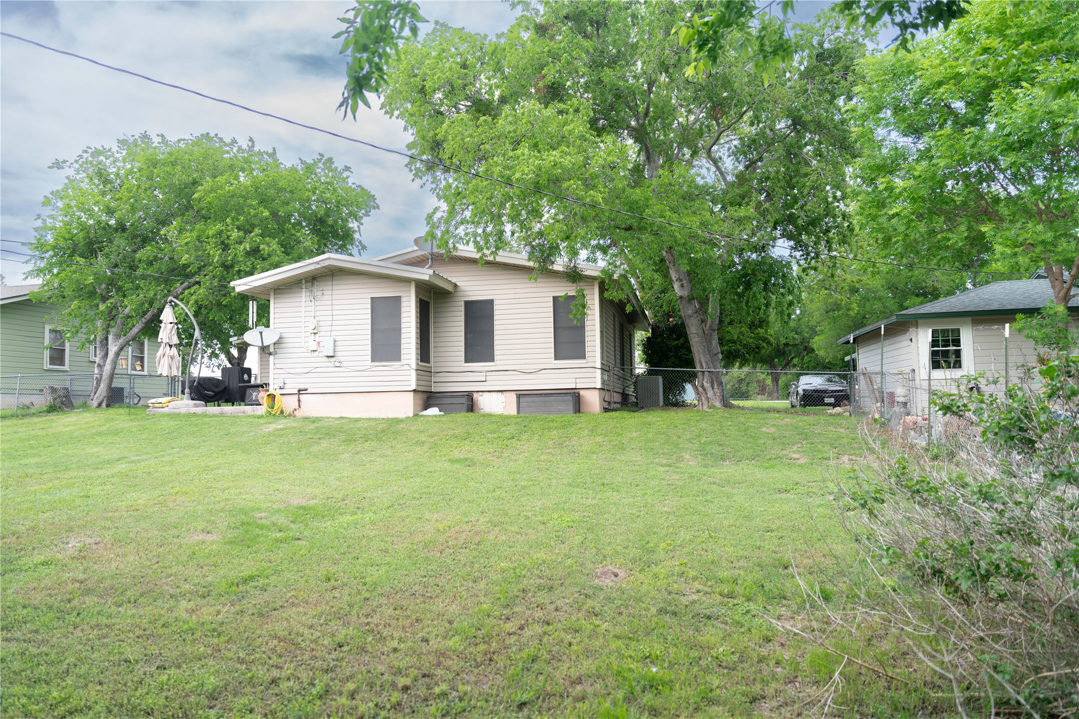 1120 Nix Road Lampasas, TX 76550 - Photo 29 of 31 a view of a house with backyard and garden