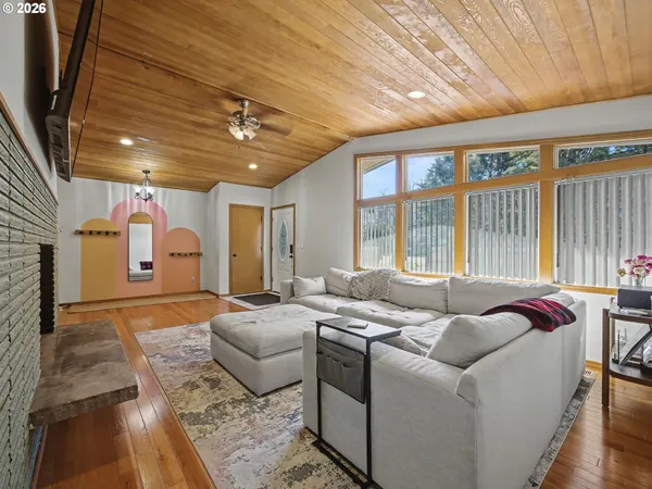 $645,000 | 907 Southwest Halsey Street, Troutdale, OR 97060