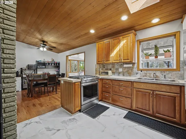 $645,000 | 907 Southwest Halsey Street, Troutdale, OR 97060