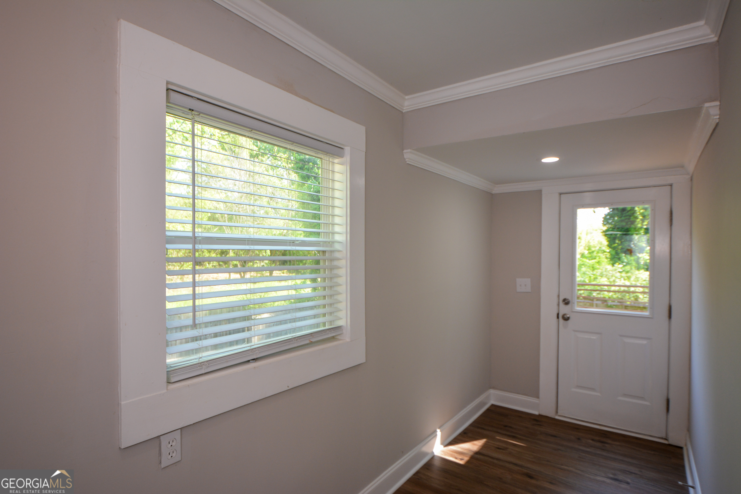 3164 Harris Drive East Point, GA 30344 - Photo 21 of 40 a room that has a window in it
